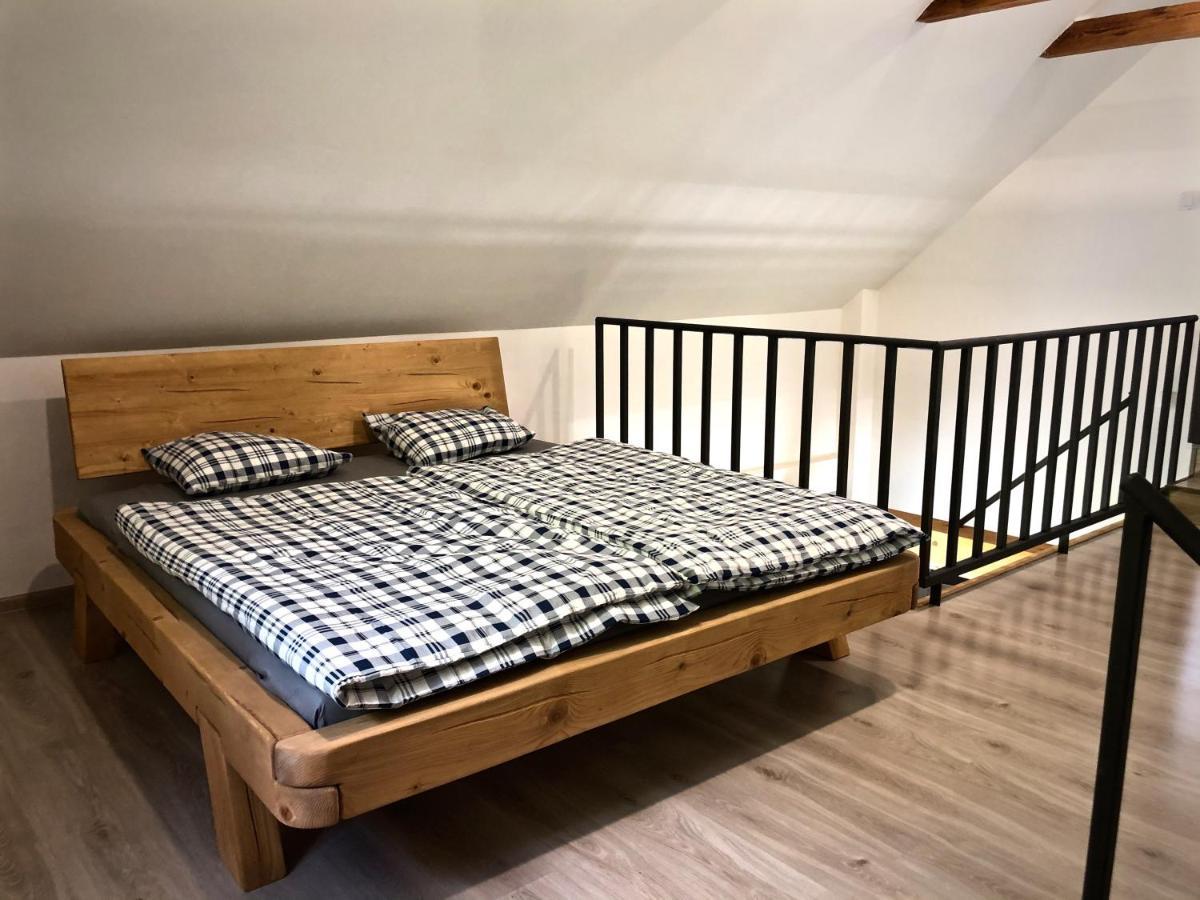 Mezonetovy Apartman S Terasou Na Samote V Lese Vlkava Buitenkant foto